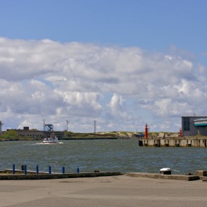 Tuvu Ventspils ostas jūras vārtiem Tuvu Ventspils ostas jūras vārtiem