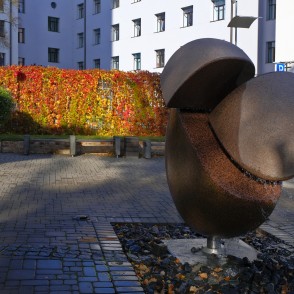 Jāņa Aivara Karlova skulptūra – strūklaka "Trīsvienība" Jāņa Aivara Karlova skulptūra – strūklaka "Trīsvienība"