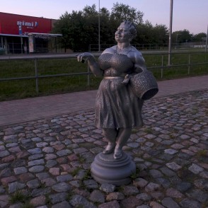Skulptūra "Labklājība", Krustpils Skulptūra "Labklājība", Krustpils