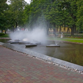 Strūklaka “Saules laiviņas” Ventspilī Strūklaka “Saules laiviņas” Ventspilī