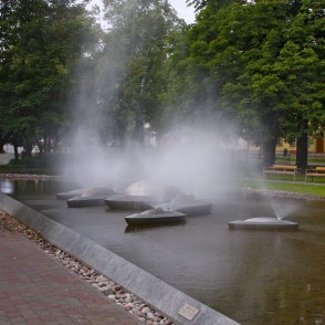 Strūklaka “Saules laiviņas” Ventspilī Strūklaka “Saules laiviņas” Ventspilī