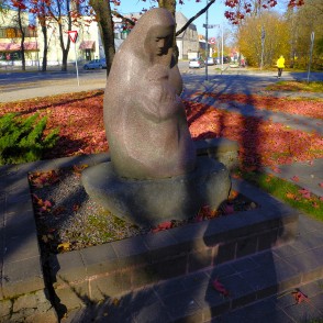 Akmens skulptūra Alūksnes parkā Akmens skulptūra Alūksnes parkā