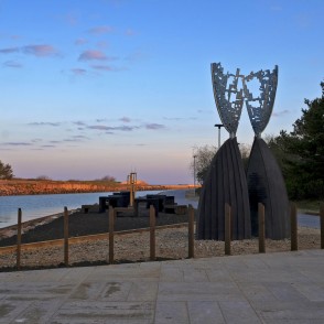 Pāvilostas promenādes centrālā skulptūra Pāvilostas promenādes centrālā skulptūra