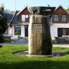 Piemineklis Vidzemes lībiešiem Staicelē Piemineklis Vidzemes lībiešiem Staicelē