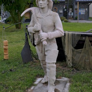 The fisherman sculpture „Oskars”, Mērsrags The fisherman sculpture „Oskars”, Mērsrags