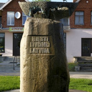 Piemineklis Vidzemes lībiešiem Staicelē Piemineklis Vidzemes lībiešiem Staicelē