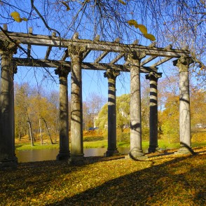 Kolonāde Alūksnes parkā Kolonāde Alūksnes parkā