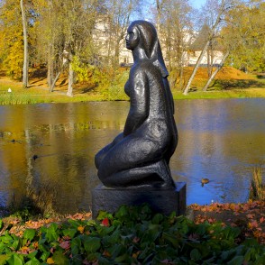 Skulptūra "Nāra" Alūksnes parkā Skulptūra "Nāra" Alūksnes parkā