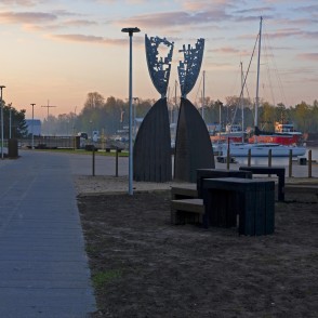 Pāvilostas ostas promenādes centrālā skulptūra Pāvilostas ostas promenādes centrālā skulptūra