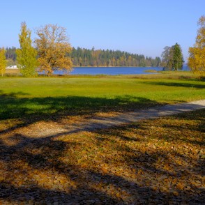 Alūksnes pils parks rudenī Alūksnes pils parks rudenī