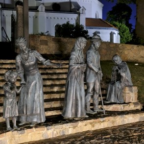 J. Rozentāla gleznas tēlu bronzas skulptūras naktī J. Rozentāla gleznas tēlu bronzas skulptūras naktī