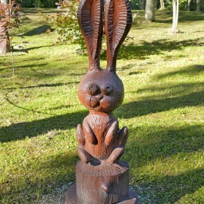 Koka skulptūra - Zaķis Koka skulptūra - Zaķis