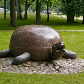 Skulptūra - Bruņurupucis (Viktors Suškēvičs) Skulptūra - Bruņurupucis (Viktors Suškēvičs)