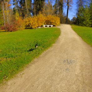 Alūksnes pils parks rudenī Alūksnes pils parks rudenī