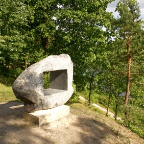 Solvita Rulle „Atmiņas par” (skulptūra Ogrē) Solvita Rulle „Atmiņas par” (skulptūra Ogrē)