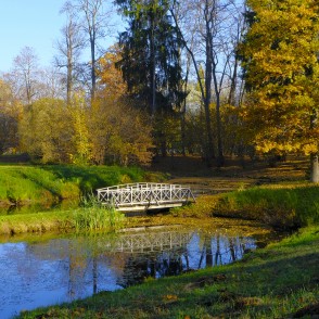 Tiltiņš Alūksnes pils parkā Tiltiņš Alūksnes pils parkā