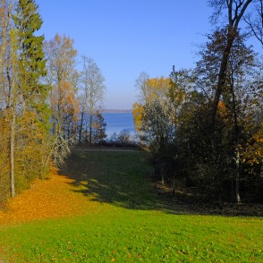 Alūksnes pils parka ainava rudenī Alūksnes pils parka ainava rudenī