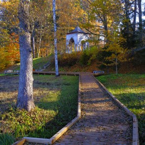 Aleksandra paviljons Alūksnes muižas parkā Aleksandra paviljons Alūksnes muižas parkā
