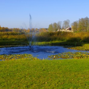 Strūklaka Alūksnes pils parka dīķītī Strūklaka Alūksnes pils parka dīķītī
