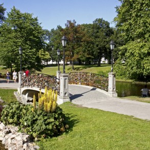 Tiltiņš pār Bastejkalna ūdens kaskādi Tiltiņš pār Bastejkalna ūdens kaskādi