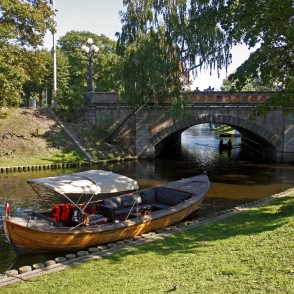 Tilts pār pilsētas kanālu Brīvības bulvārī Rīgā Tilts pār pilsētas kanālu Brīvības bulvārī Rīgā