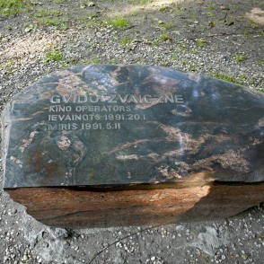 Piemiņas zīme Gvido Zvaigznem Bastejkalnā Piemiņas zīme Gvido Zvaigznem Bastejkalnā