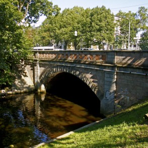 Krišjāņa Valdemāra ielas tilts pāri pilsētas kanālam Krišjāņa Valdemāra ielas tilts pāri pilsētas kanālam