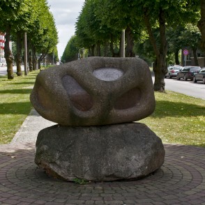 Sakari Peltola (Somija), skulptūra "Boulder Holder" Sakari Peltola (Somija), skulptūra "Boulder Holder"