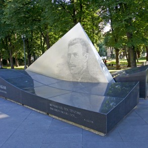 Piemineklis Oskaram Kalpakam Rīgā Piemineklis Oskaram Kalpakam Rīgā