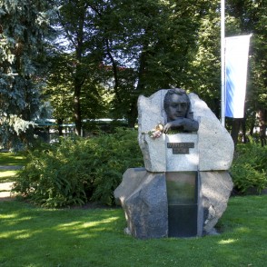 Mihaila Tāla piemineklis Vērmanes dārzā Mihaila Tāla piemineklis Vērmanes dārzā