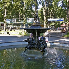 Strūklaka Gadalaiki (Vērmanes dārzs, Rīga) Strūklaka Gadalaiki (Vērmanes dārzs, Rīga)