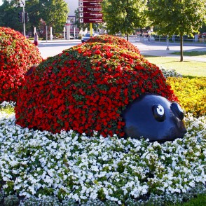 Puķu skulptūra “Mārīšu ģimene” Pārventā Puķu skulptūra “Mārīšu ģimene” Pārventā