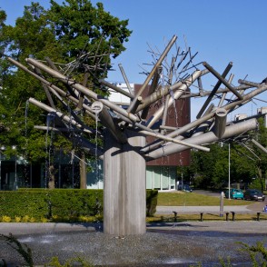 Strūklaka „Kāpu priede” (Gunārs Platpīrs) Strūklaka „Kāpu priede” (Gunārs Platpīrs)