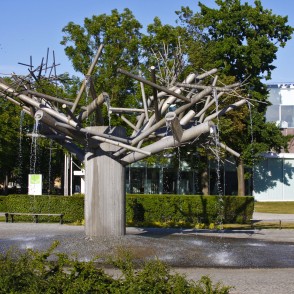 Strūklaka „Kāpu priede” (Gunārs Platpīrs) Strūklaka „Kāpu priede” (Gunārs Platpīrs)