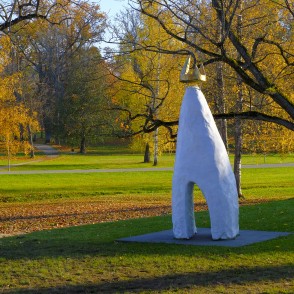 Skulptūra "Katrīna" pie Alūksnes mākslas skolas Skulptūra "Katrīna" pie Alūksnes mākslas skolas