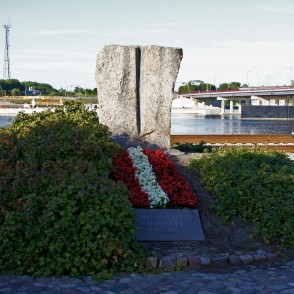 Piemineklis komunistiskā terora upuriem Piemineklis komunistiskā terora upuriem
