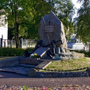 Piemineklis jūrniekiem un zvejniekiem Ventspilī Piemineklis jūrniekiem un zvejniekiem Ventspilī