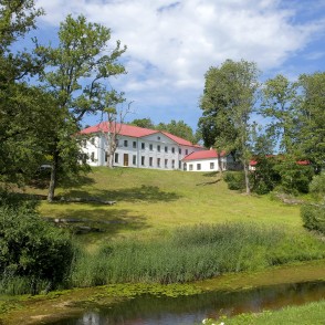 Pededzes upes zaļā promenāde un Sapņu templis Litenē Pededzes upes zaļā promenāde un Sapņu templis Litenē