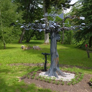 Skulptūra "Mīlas koks" Kazdangā Skulptūra "Mīlas koks" Kazdangā