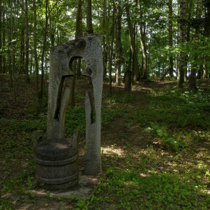 Koka skulptūras Kazdangas parkā Koka skulptūras Kazdangas parkā