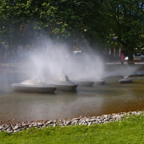 Strūklaka “Saules laiviņas” Ventspilī Strūklaka “Saules laiviņas” Ventspilī