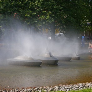 Strūklaka “Saules laiviņas” Ventspilī Strūklaka “Saules laiviņas” Ventspilī