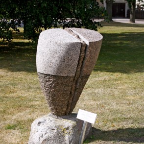 Stefano Grattarola (Itālija), skulptūra "Droša vieta" Stefano Grattarola (Itālija), skulptūra "Droša vieta"