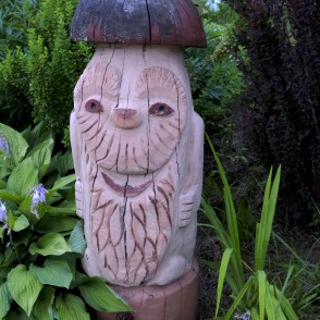 Koka skulptūra pie Biksēres avotiņa Koka skulptūra pie Biksēres avotiņa