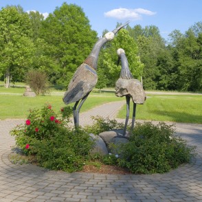 Skulptūra - Stārķi, Mīlestības skvēriņš, Palsmane Skulptūra - Stārķi, Mīlestības skvēriņš, Palsmane