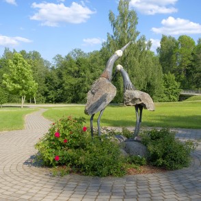 Skulptūra - Stārķi, Mīlestības skvēriņš, Palsmane Skulptūra - Stārķi, Mīlestības skvēriņš, Palsmane