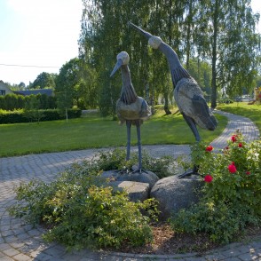 Skulptūra - Stārķi, Mīlestības skvēriņš, Palsmane Skulptūra - Stārķi, Mīlestības skvēriņš, Palsmane