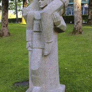 L. Rezevskas skulptūra "Raiņa Indulis un Uģis" (1983) L. Rezevskas skulptūra "Raiņa Indulis un Uģis" (1983)