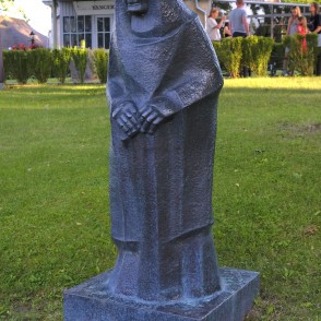 L. Rezevskas skulptūra "Kukažiņa" (1970) L. Rezevskas skulptūra "Kukažiņa" (1970)