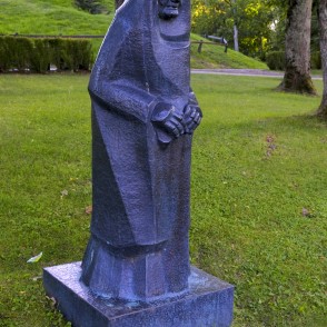 L. Rezevskas skulptūra "Kukažiņa" (1970) L. Rezevskas skulptūra "Kukažiņa" (1970)